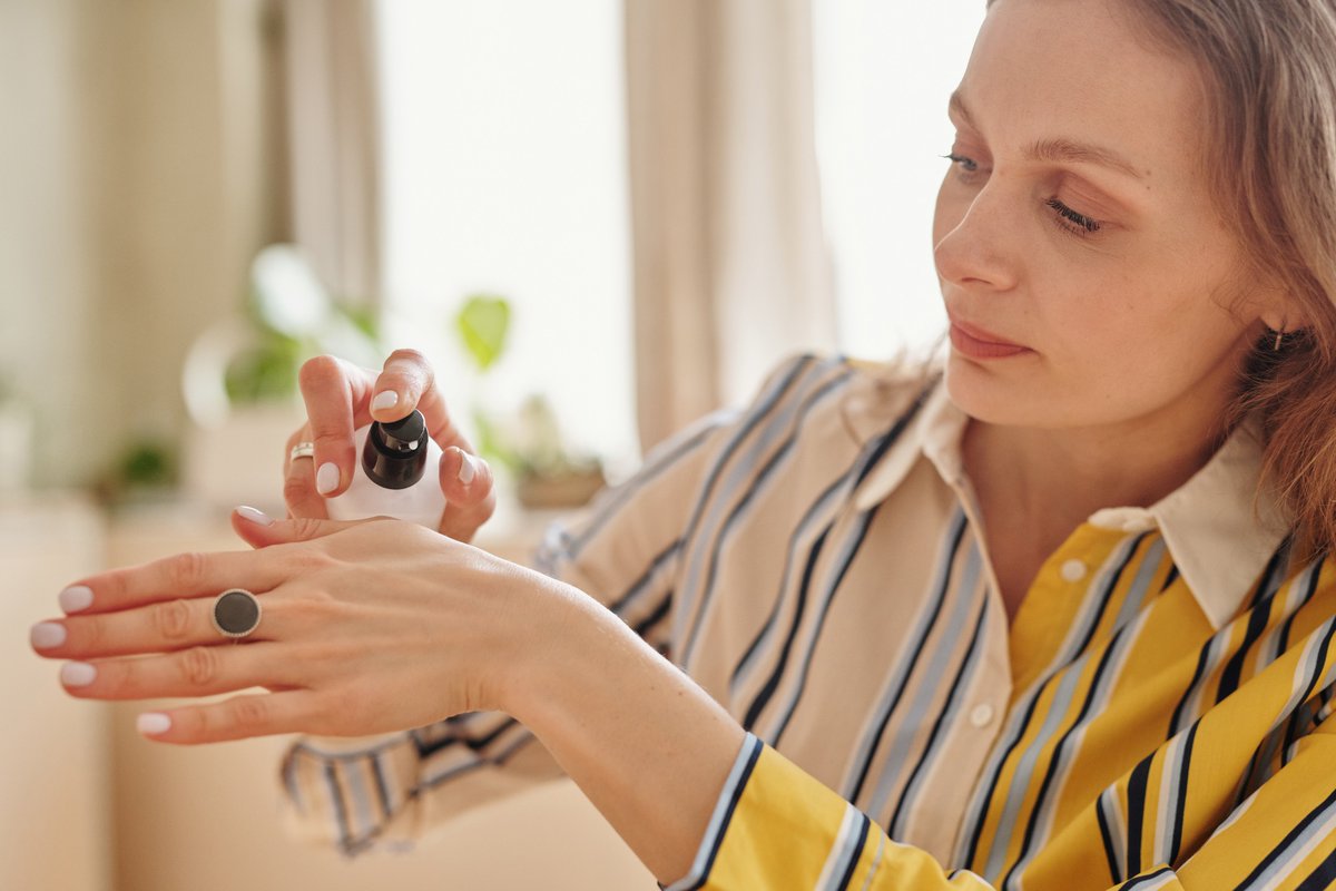 dermspotlight's tweet photo. Dermatologists say #Argireline is the closest thing to Botox you can get Is it safe to use long term on your skin.😇
 Let s find out here: https://t.co/qnK3dTjEIB https://t.co/88116KcTlh