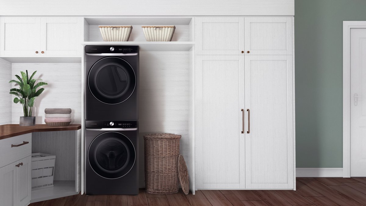 HerGadgetMatch's tweet photo. Samsung’s AI innovations are continually changing the way consumers tackle everyday tasks. The new 8800 Series AI Control Front Load washers and dryers have been redesigned to make laundry easier, more intuitive, and less stressful. 💁‍♀️ https://t.co/LfLAHxsYl1 https://t.co/VeAj51bekF