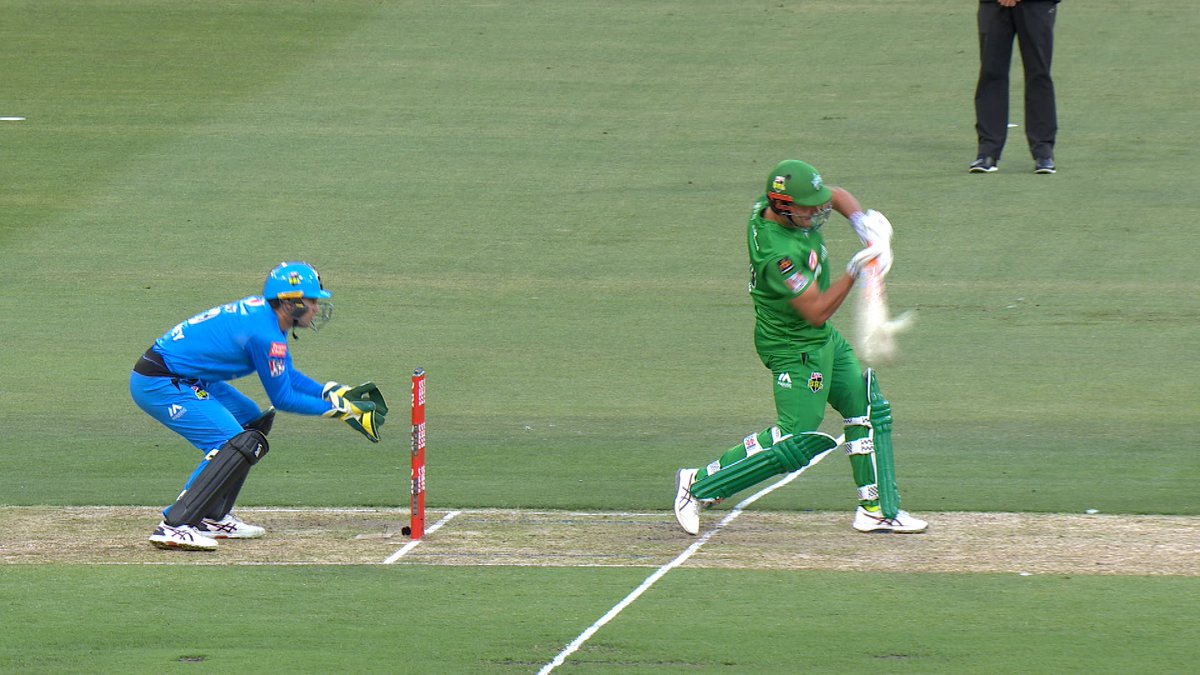 WICKET! Stoinis thinks it was over the waist... but the third umpire sends him on his way for 13.
Stars 1-41 in the 7th.
📺 Watch #BBL10 on Fox Cricket or Kayo: https://t.co/TJ1QdEhdRG
📝 Live Blog: https://t.co/MImwyYx2w1
📱 Match Centre: https://t.co/OFoYsunZI6 https://t.co/xKon7LA2fe