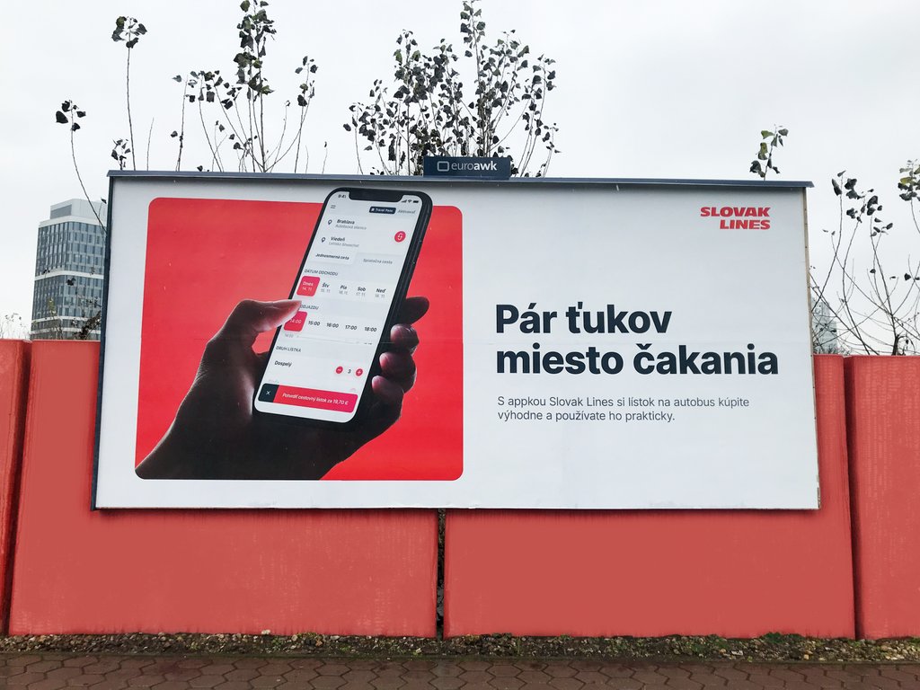 freevisionsk's tweet photo. Ešte v decembri 2020 nás potešil billboard klienta @SlovakLines, ktorý sme zbadali pri autobusovej stanici v Bratislave. Krása vidieť našu apku ako hlavnú hrdinku 😍 https://t.co/12pTz7zPtM