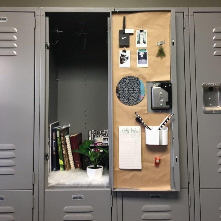 filmbyniki's tweet image. tagalog sunki au where

sun00 has a crush on h33seung and he loves sending letters to him, but what will happen if sun00 finds out that he was putting the letters in a wrong locker.