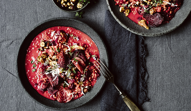 demeter_de's tweet photo. Es muss nicht immer Reis sein, auch Graupen können im Risotto die Hauptrolle spielen! Probiert doch mal unser leckeres Graupen-Rote-Beete-Risotto, kreiert von den Foodblogger*innen von Krautkopf. Das Rezept gibt es online und im aktuellen #DemeterJournal: https://t.co/3TOCZe5tpD https://t.co/ZCsjLal3wR