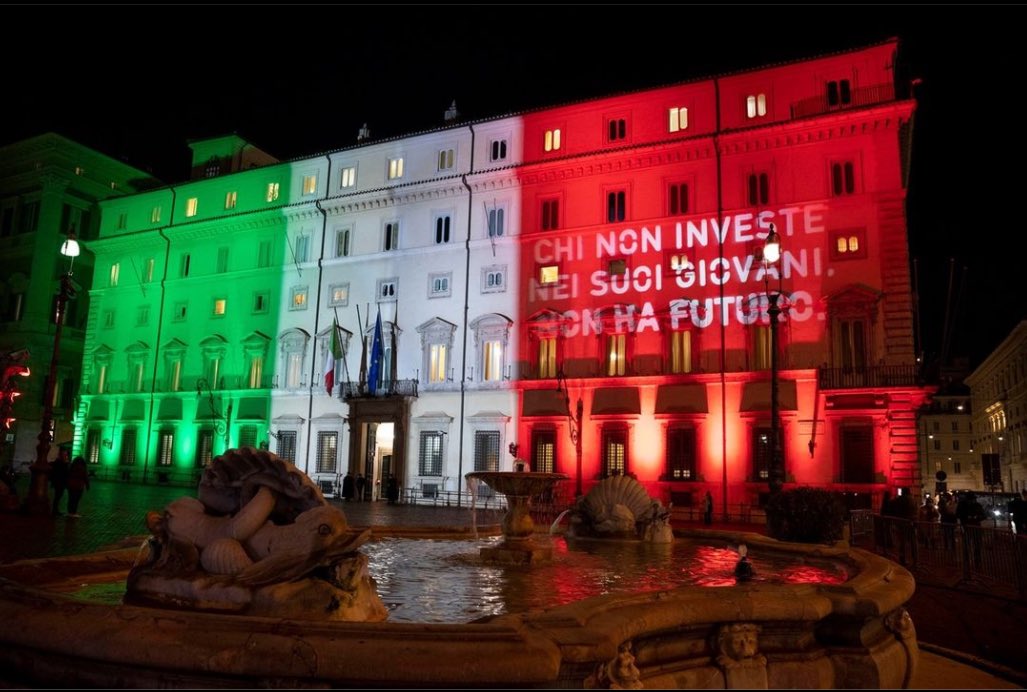 si, abbiamo proiettato su Palazzo Chigi #unononbasta #PalazzoChigi