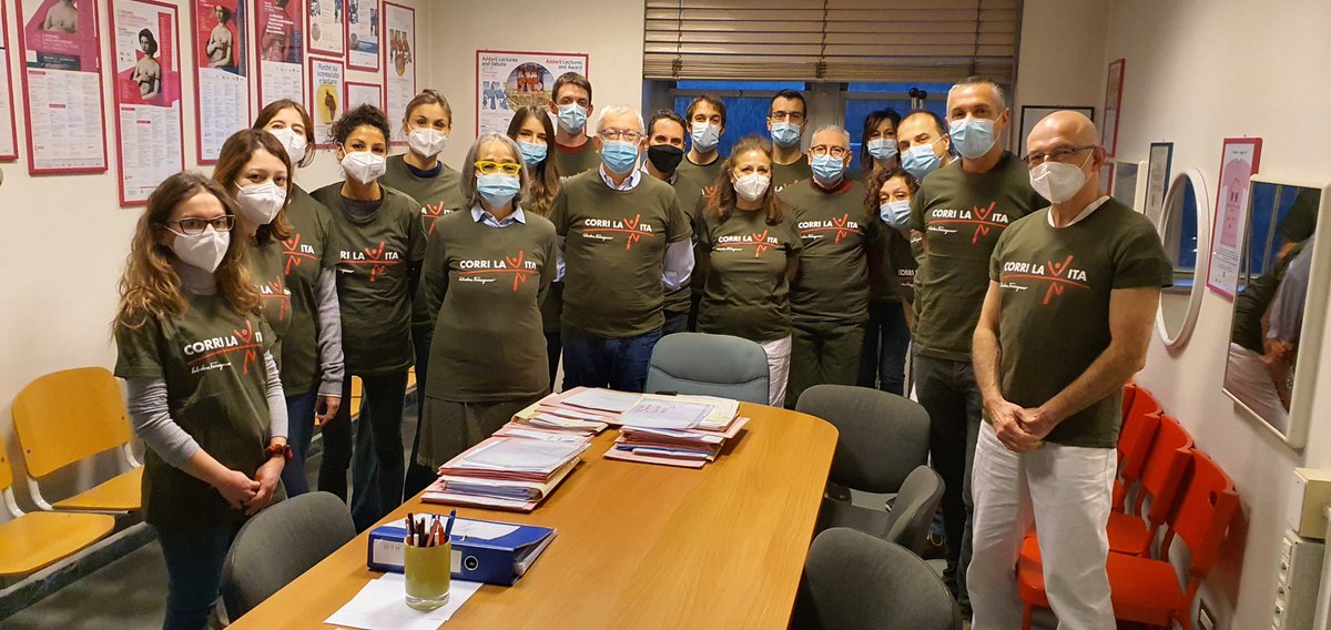 Corrilavita's tweet photo. Anche dalla #BreastUnit del Policlinico di #SantOrsola di #Bologna ci arrivano le bellissime immagini del team di operatori sanitari che indossano la maglietta di #CORRILAVITA firmata @Ferragamo. Grazie a #SenoNetwork arriviamo in tutta Italia! ❤ @comunebologna https://t.co/EYrTV5Bd8w