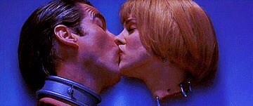 AT LEAST THEY KISSED WHILE THEY WERE A-HEADHAHAHAHAHAHAHA