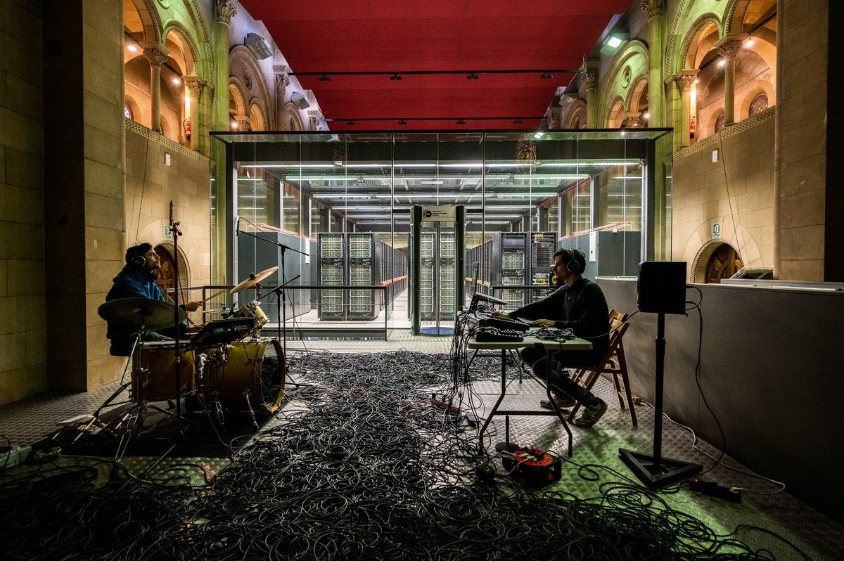 BSC_CNS's tweet image. 🎤 Estamos de grabación! 
Daniel Moreno grabando el álbum MySpace Dragon Hoard (Lost www music) hecho con fragmentos de los archivos recuperados de MySpace, el sonido de la batería de Andi Stecher en la capilla que alberga MareNostrum y el sonido del supercomputador
@LaCapellaBCN