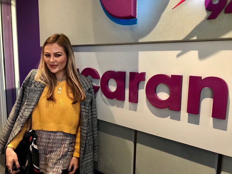 #JacaTop20 <a href="/KarlienVanJ/">KarlienvanJaarsveld</a> se 'Wegloop' is nommer 9 op die CTM Top 20!