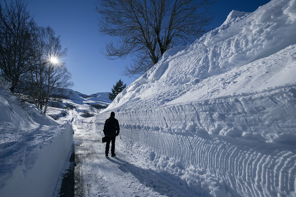 Imanolzuaznabar's tweet photo. Imágenes de la descomunal nevada en el Puerto de Estacas de Trueba, que separa Burgos y Cantabria, uno de los lugares más nivosos de Europa a la modesta altitud de 1150 metros de altura. https://t.co/atAOCnx2WZ