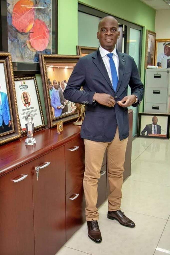Haruna Iddrisu (Hon.) knew as far back as 2 days ago that NPP MPs were going to be at parliament by 4am today. He however told the NDC MPs that there was no need to lose sleep over such trivialities. The real agenda was the election of speaker and that is sealed. 

I stan.