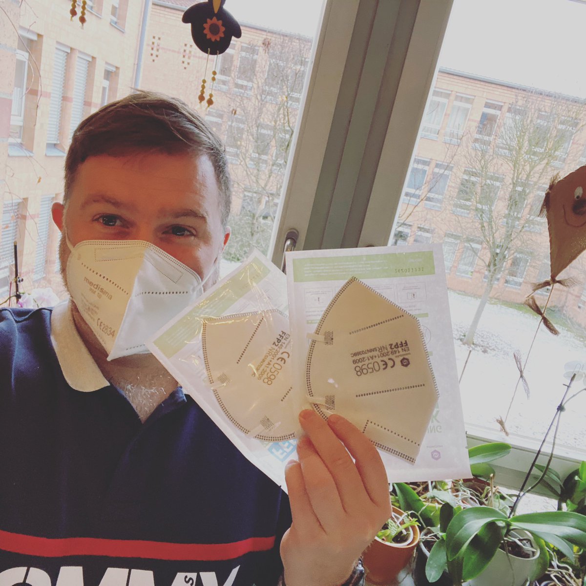 Christian Lehrmann (@c_lehrmann) on Twitter photo Gestern hat der Stadtrat beschlossen, finanzschwachen Bürger*innen FFP2 Masken zuzusenden. Die <a href="/csu_erlangen/">CSU Erlangen</a> Stadtratsfraktion unterstützt diese Maßnahme. So ist gewährleistet, dass niemand ohne Maske dasteht.
Auch der Freistaat stellt 2,5 Mio. Masken für Bedürftige bereit. Gestern hat der Stadtrat beschlossen, finanzschwachen Bürger*innen FFP2 Masken zuzusenden. Die <a href="/csu_erlangen/">CSU Erlangen</a> Stadtratsfraktion unterstützt diese Maßnahme. So ist gewährleistet, dass niemand ohne Maske dasteht.
Auch der Freistaat stellt 2,5 Mio. Masken für Bedürftige bereit.
