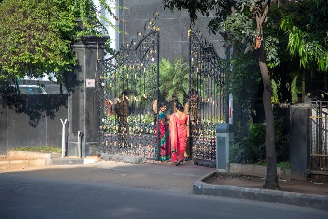 Two decades after modern gated communities made their appearance in urban India,we are seeing deleterious effects all around us,especially on kidsFor a country whose 'elite' has never started decolonisation, this is proving fatal as we have moved rapidly from pic 1 to pic 21/n