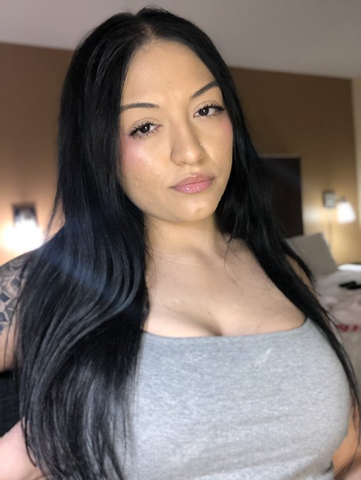 Beezy’s pics and videos