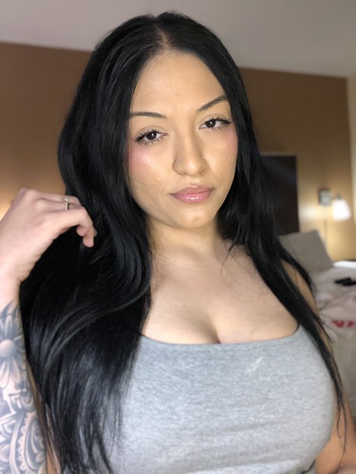 Beezy’s pics and videos