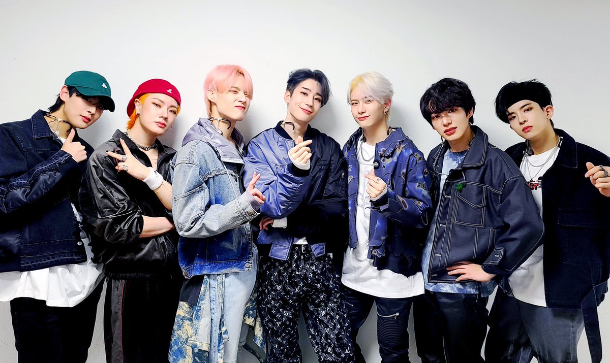 VICTON1109's tweet photo. [#빅톤] 210115 #뮤직뱅크 #VICTON

VENI🤗
(카리스마 빅토니가) 왔노라,
VIDI😎
(압도적인 비주얼을) 보았노라,
VICI😉
(어제의 빅토니를 오늘의 빅토니가)
이겼노라❣️

헛되지 않게 보여준 뮤뱅
#What_I_Said 🦋🪞✨&amp;  #Flip_A_Coin 🪙  무대💙💛

매일 리즈 찍는 빅토니들😄
앞으로도 많이 하땅사😍 https://t.co/CMRbqRezpn