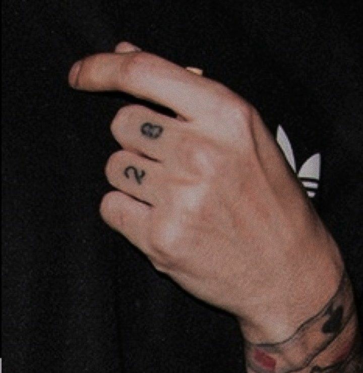Louis Tomlinsons hands/armsa thread: