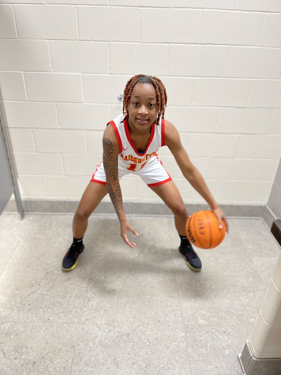 “YOU HAVE TO EARN YOUR RIGHT TO WIN THE GAME WITH EFFORT AND TOGETHERNESS 🏀💯”
- Brad Stevens
#GAMEDAYEATUP11