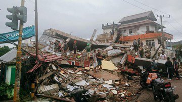 SkyAlertMx's tweet photo. Actualización #TerremotoIndonesia🇮🇩
Magnitud 6.2 a con foco a 18 km de profundidad (superficial); sismo precursor 12 horas antes de magnitud 5.7.

•35 decesos.
•600+ lesionados.
•300+ estructuras colapsadas o con daños severos. https://t.co/VOwdPHrrJm