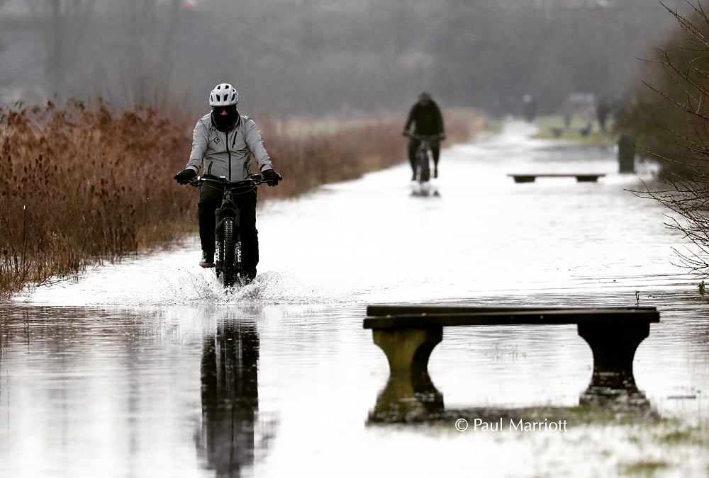 marriottphotos1's tweet photo. A wet bike ride as floodwaters rise in Peterborough #flood #floodwater #flooding #rivernene #bikeride #bike #bikeride #rowingcourse #cambridgeshire #Peterborough #weather #stormhour #canonuk #canon5dmkiv #potd https://t.co/0UAnmfFe6h