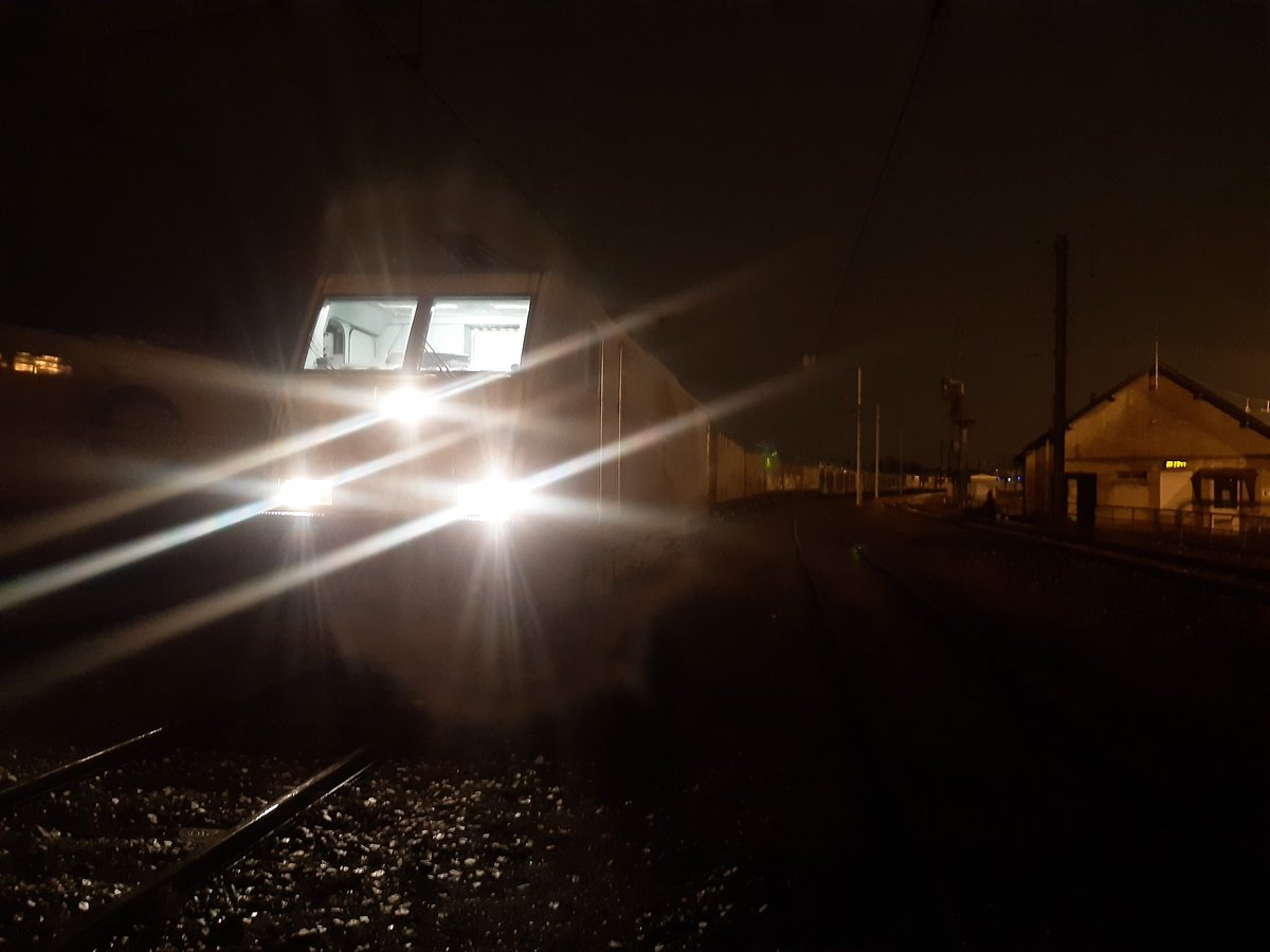 PompierDuRail's tweet photo. Ce matin j'ai assuré un train @DB_Cargo #Automed Forbach-Cerbere de Perrigny à Portes. A noter, 2 conteneurs réfrigérés du service #CoolRail by Transfesa Logistics. Également présent des conteneurs réfrigérés Unit45 pour Tesco. 23 wagons, 648m, 1393 tonnes. @Euro_Cargo_Rail 1/ https://t.co/NkFVTNTdHC