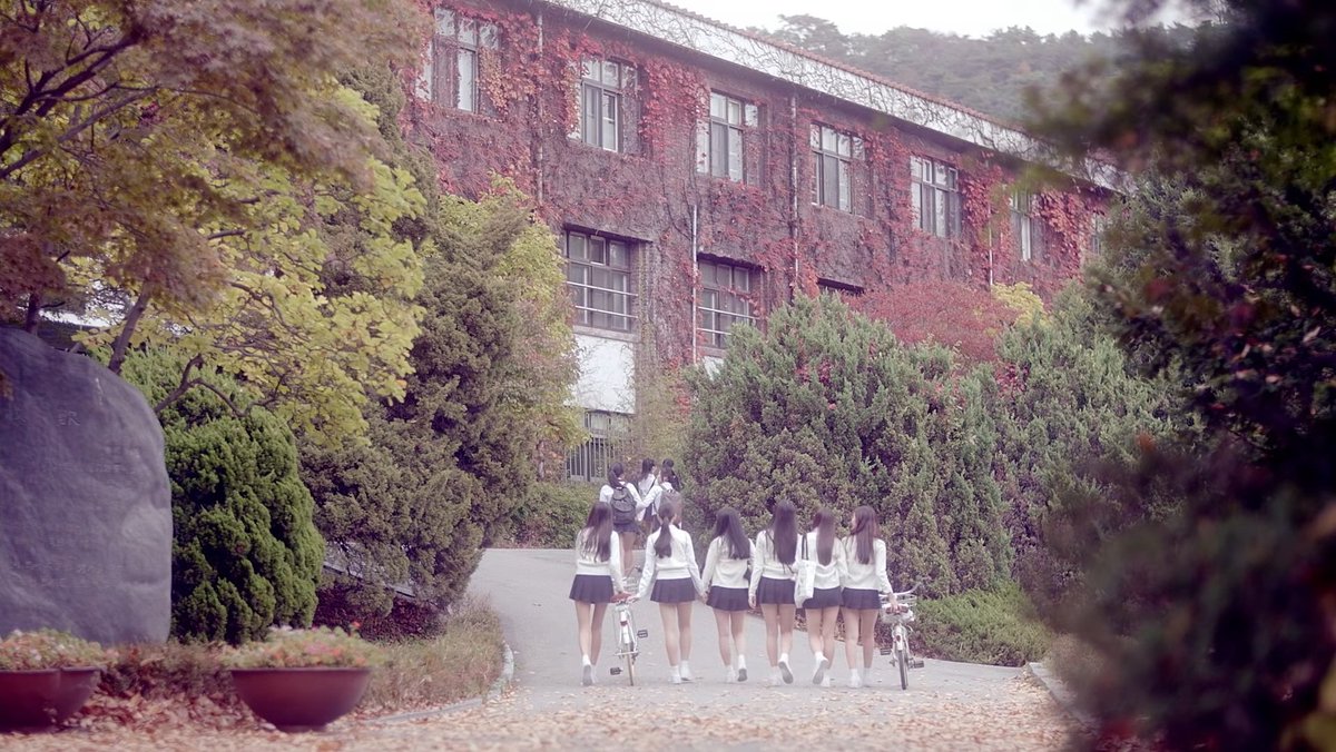 yeojagucci's tweet photo. does it ever                 just how fast the
drive you crazy           night changes?

#더_활짝_필_여자친구의_6주년
#TO6ETHERWITHGFRIEND https://t.co/JqQnnXQXJT