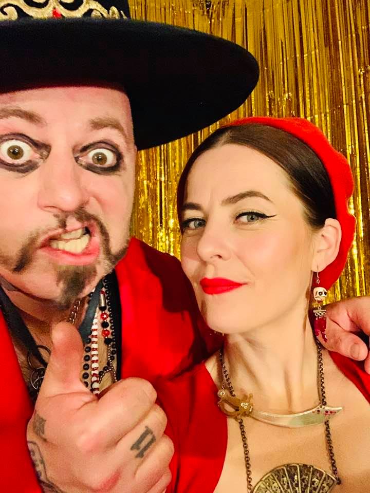 FutureproofPR's tweet photo. Grab a beer & crank the vol up for #LiveInLockdown Sat 8pm! Send @UVMLondon's head honcho @PaulRonneyAngel & #AneAngel yr requests 4 the next banging sesh of #Music & mayhem! Virtual tip jar: https://t.co/f1zlXT3Kgm (theurbanvoodoomachine@hotmail.com)🔥
👉https://t.co/JKODfV3pdH https://t.co/1NFDJmOhnu