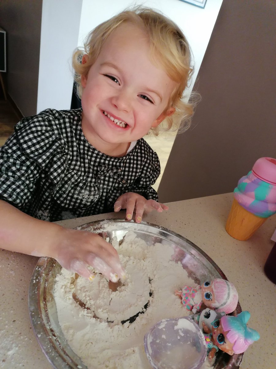 RacineMathi's tweet photo. @YBBNursery lots of fun making shapes in the snow 🌨️❄️ https://t.co/6wuMavuogU