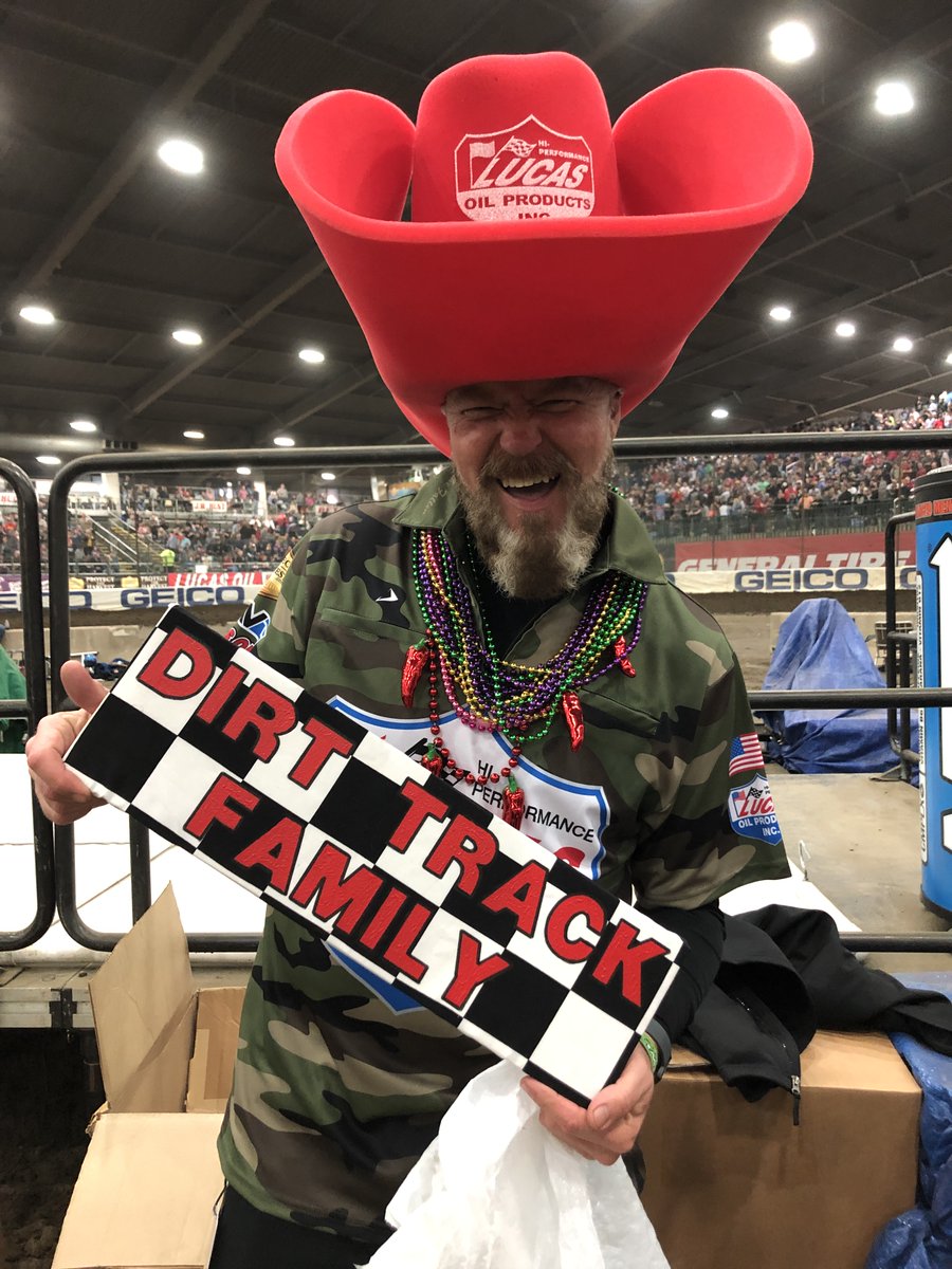 We are celebrating #NationalHatDay with <a href="/gregorycz/">Greg Cozzo</a> looking good with his <a href="/cbnationals/">Chili Bowl Nationals</a> swag! #throwback #bigredhat #ItWorks <a href="/GeneralTire/">General Tire</a> 

Watch Saturday Night Coverage of the #ChiliBowlNationals2021 on <a href="/MAVTV/">ドル円トレーダー</a> tomorrow at 8:30 pm ET!