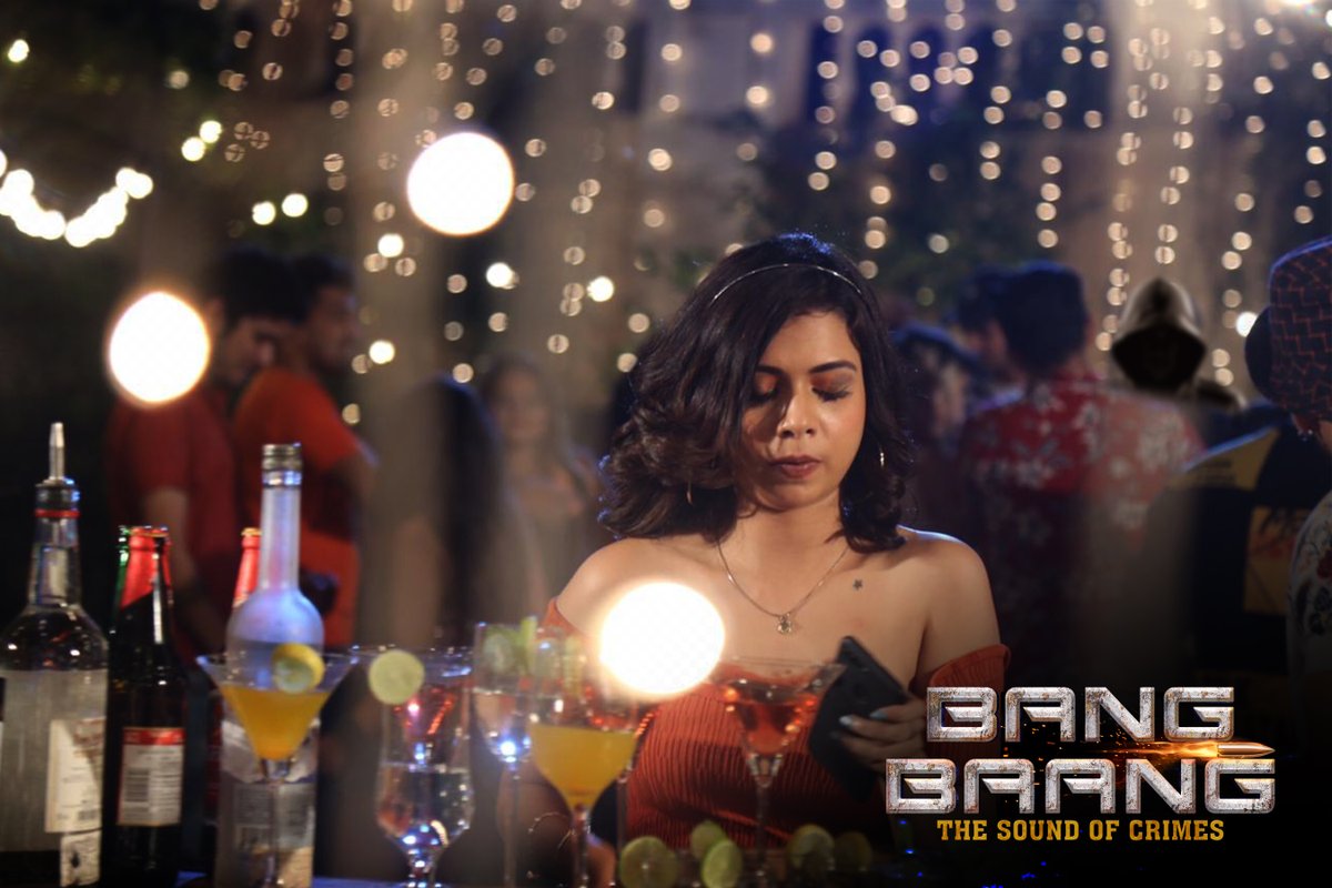 Free5onZee5's tweet photo. Hoodie mein chupa hai mystery killer. Swipe Left to help #HateMates Raghu and Meera find him. Comment or share a screenshot once you locate him.  #BangBaang Premieres 25th Jan on #ZEE5Club. 

Link: https://t.co/KP1ht6EE1A https://t.co/hACP8VD7xs