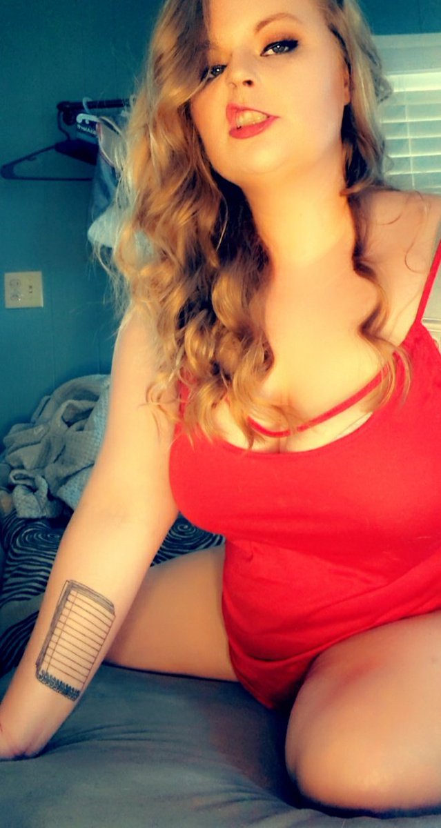 GoldenViking2's tweet photo. CAUTION SISSY BOYS! I bite and growel when you don't worship me properly. hahaha I'm looking for a bitch boy I can boss around bc make mine. I love to humiliate and use my bitch boys. Message me if your not to scared. findom cuckold paypig femdom humiliation goddess @james_slave https://t.co/8fxqdTCjjD