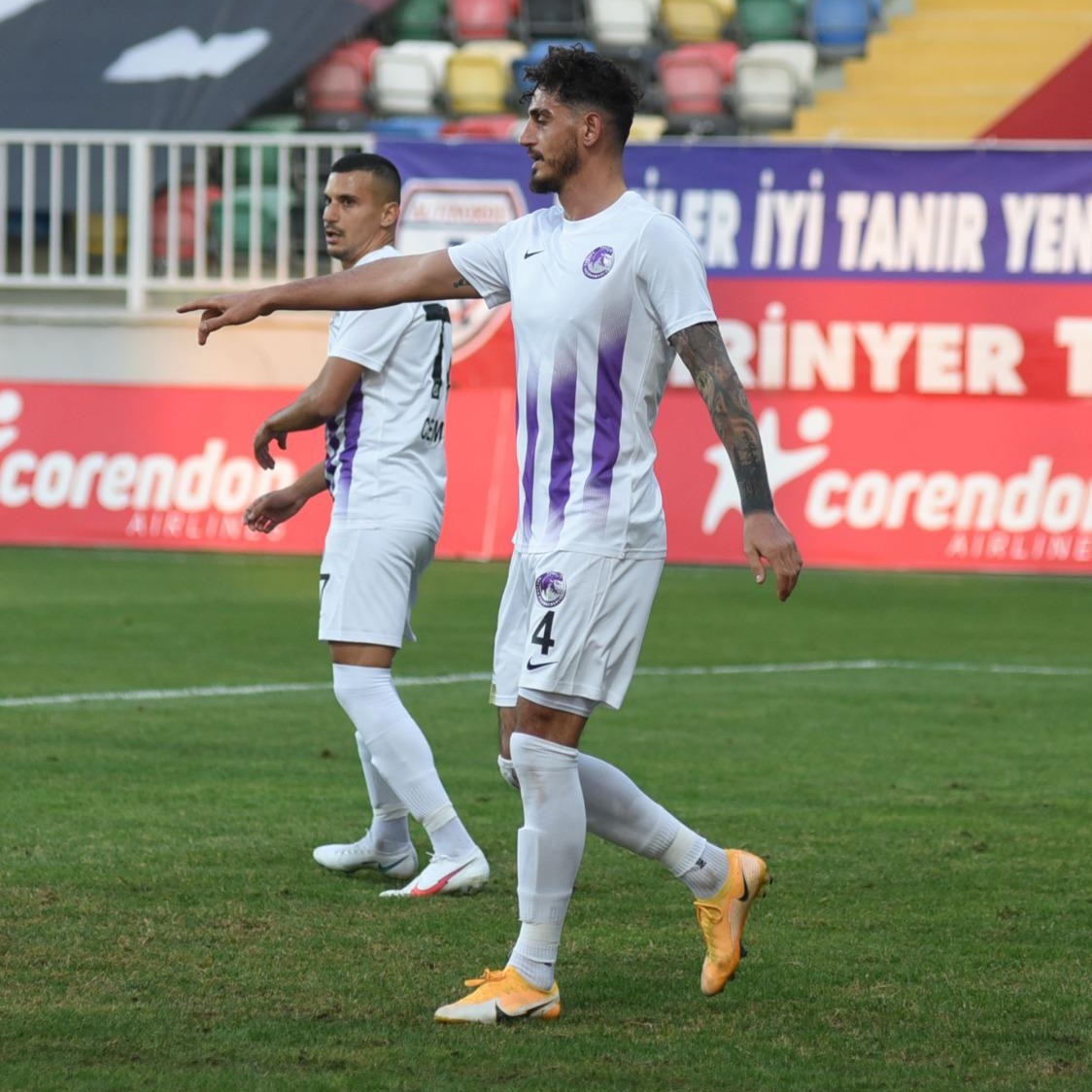ÖZEL // Sivasspor, Keçiörengücü'nün başarılı stoperi Samet Akaydın'ı transfer etmek için görüşmeler yapıyor.
Gaziantep FK ve Adana Demirspor da Samet için kulübüne teklif yaptı. https://t.co/jLaMzcYxLV