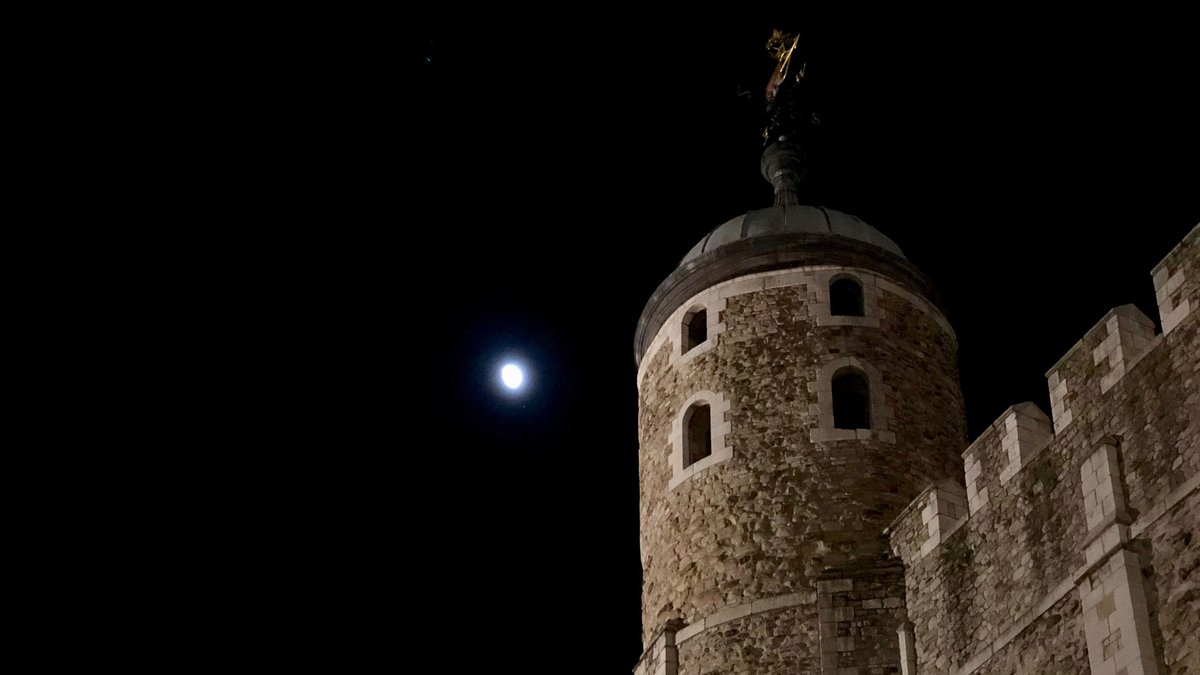 Back in the 1670s Charles II appointed a young astronomer named John Flamsteed as his Royal Observator, and granted him use of a turret of the White Tower as an observatory (This one, which to this day is known as the Flamsteed Turret) (3/10)