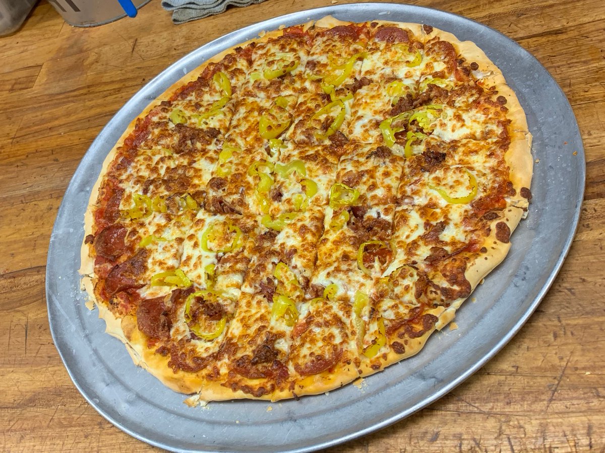 It's Friday! You know the drill.. Hit that RT button for your chance to win a free large one topping from Mister B's! Must follow to win. #FreePizzaFriday 🍕🍕