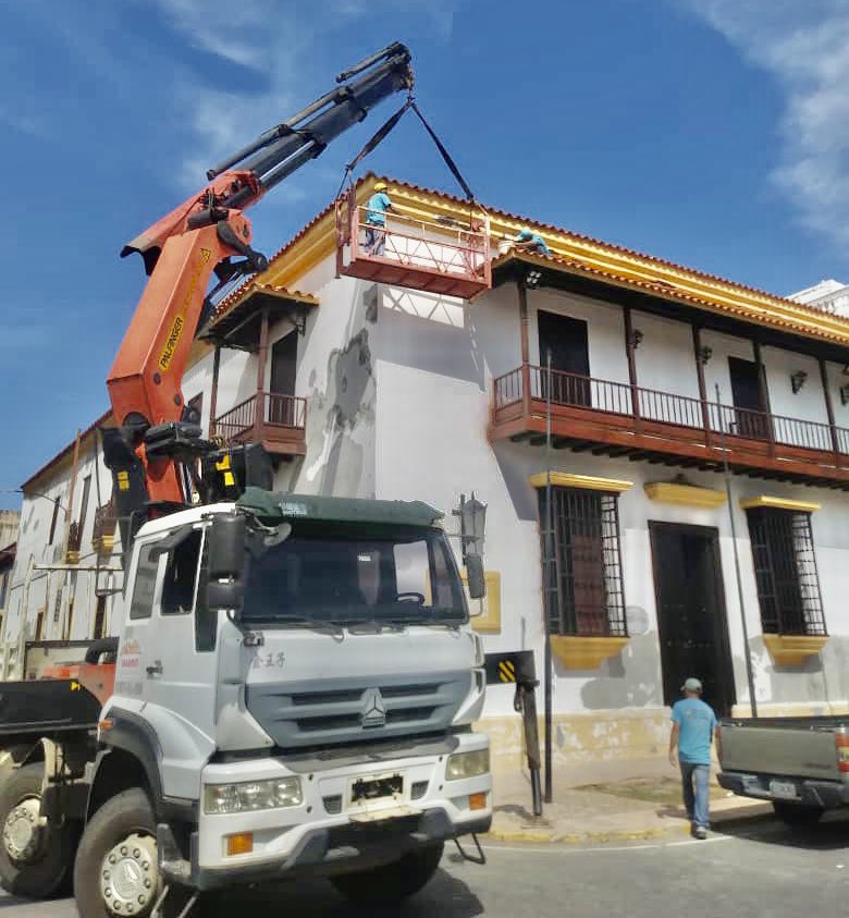 Omar_PrietoPSUV's tweet photo. Seguimos avanzando en la intervención integral y estructural de la Casa de la Capitulación, única casa colonial que existe en la actualidad. Estamos recuperando desde las paredes, servicios públicos, hasta un tanque de agua subterránea utilizado en aquella época.Nada nos detiene! https://t.co/j3jCTvcqqa
