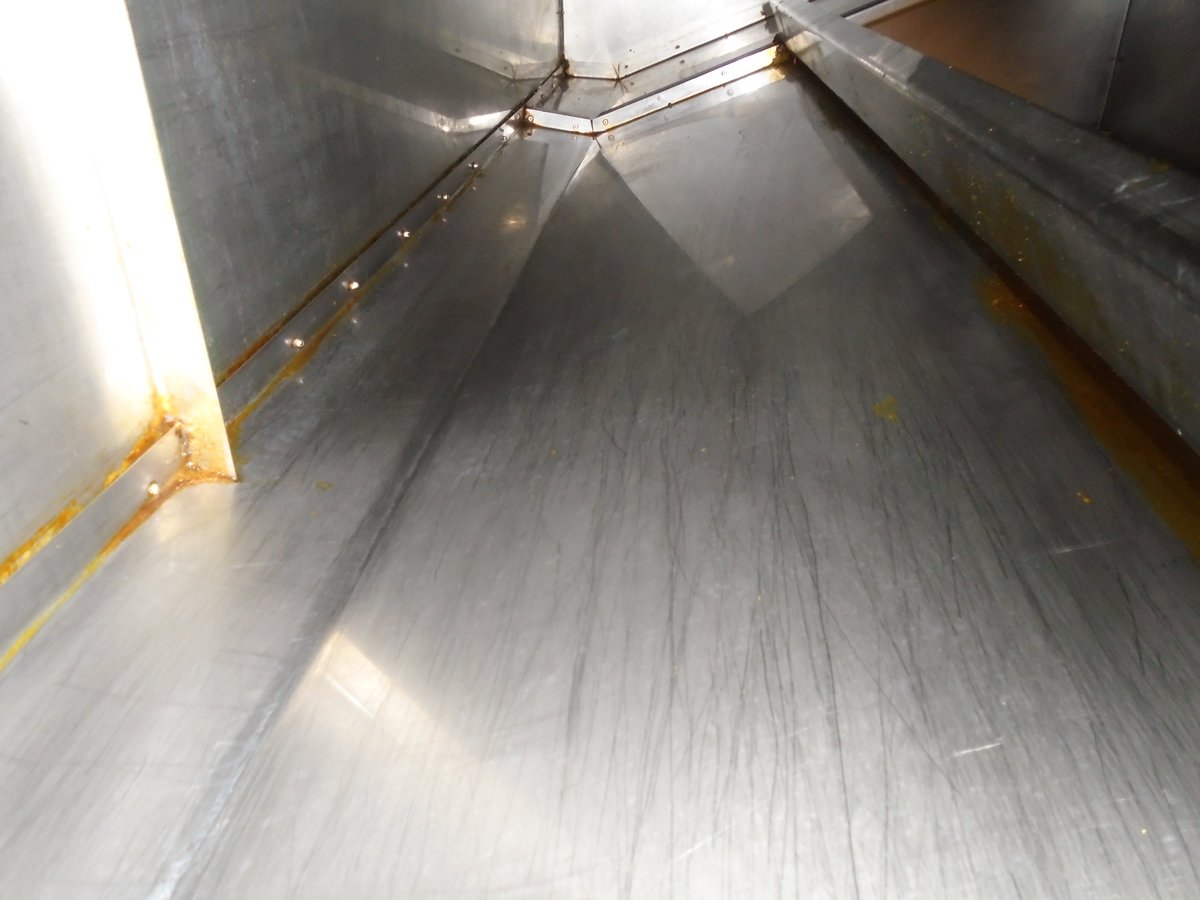 aircover1's tweet photo. During this lockdown, we are still providing the highest standard of cleaning and as you can see from these photos its essential that any kitchen extraction system is professionally cleaned. For more information contact us at enquiries@aircover.co.uk #cleaning #ductwork #kitchen https://t.co/slH5oCC4Bw