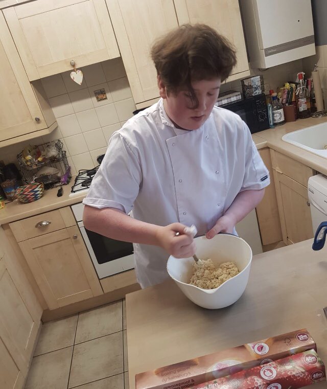 sian_hedges's tweet image. As an introduction to pastry week last weeks challenge was to make Cheese and Tomato tarts using shop bought puff pasty! Always up for the challenge, Daniel made his own puff pastry! #masterchef #chefswhites #highskill #puffpastry #proudteacher @StJohnsAberdare @StjohnboysPE