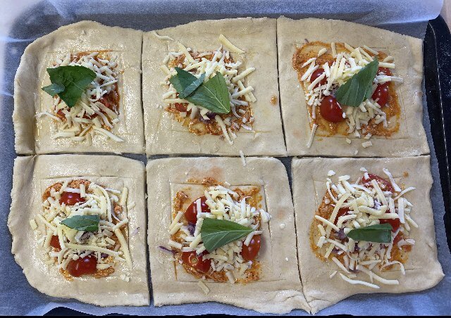 sian_hedges's tweet image. As an introduction to pastry week last weeks challenge was to make Cheese and Tomato tarts using shop bought puff pasty! Always up for the challenge, Daniel made his own puff pastry! #masterchef #chefswhites #highskill #puffpastry #proudteacher @StJohnsAberdare @StjohnboysPE