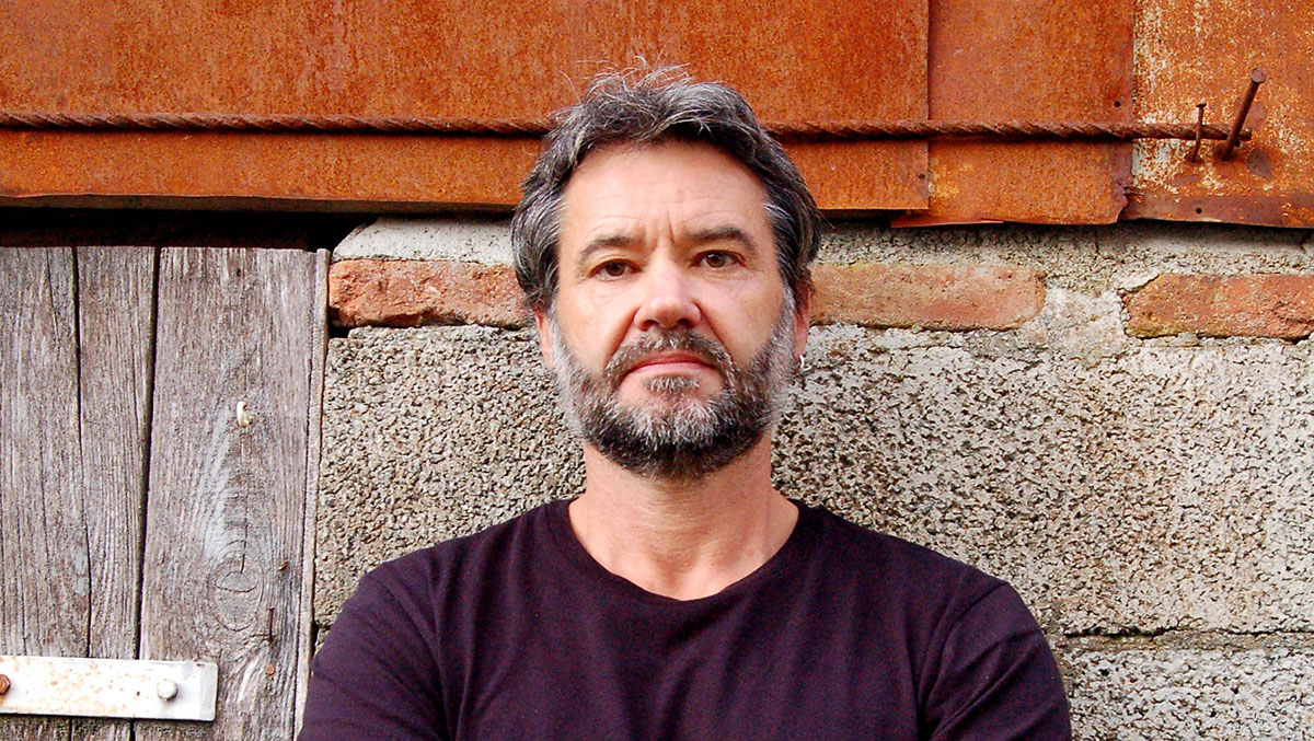 CONCOURS DE NOUVELLES 2021 | Tu as entre 11 et 18 ans, imagine une suite à l’un des deux incipits de Franck Bouysse sur le thème du "Roman noir rural". A gagner : une invitation au festival, un atelier d'écriture, la publication d'un recueil, des livres… etonnants-voyageurs.com/spip.php?artic…