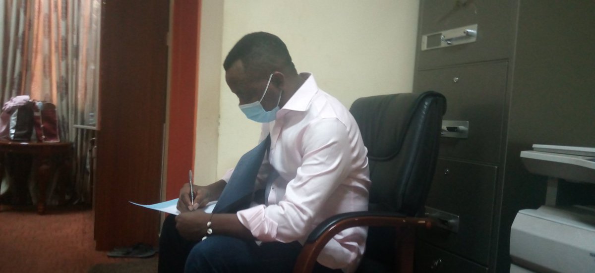 RevolutionNowNg's tweet photo. #Crossoverprotest: @sowore makes first appearance to the Registrar as part of his bail condition issued by the Magistrate on Monday. https://t.co/prdRwFQMca