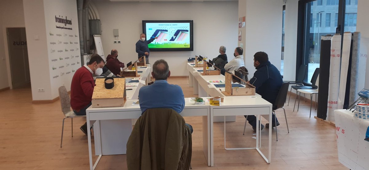 traininghausfnc's tweet photo. Hoy estamos realizando en la #Traininghaus, una jornada formativa con la empresa Dos 60 Construcciones, enfocada a la hermeticidad!
#formacion 
#hermeticidad https://t.co/mofPpBp6sQ