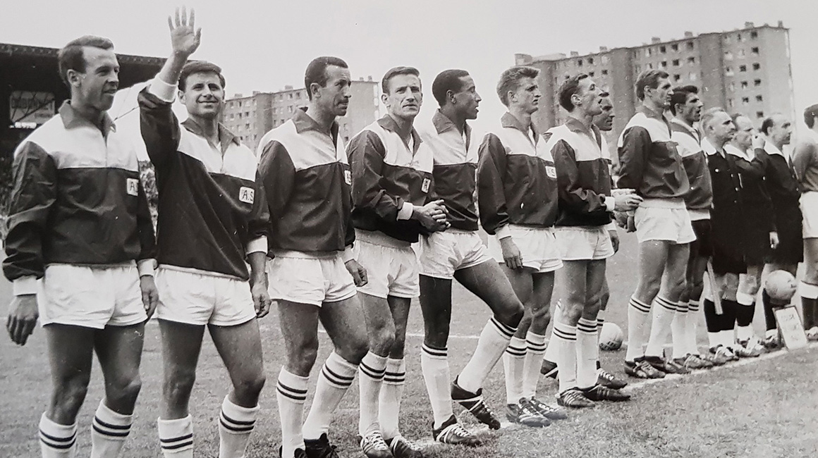 En 1960, porté par son capitaine Michel Hidalgo, le club va même décrocher son premier titre, avec une Coupe de France, grâce à une victoire face à l’AS Saint-Etienne en finale.