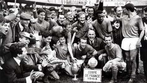 Sur sa lancée, l’année suivante, les monégasques remportent leur premier titre de champion de France, avant de réaliser un étincelant doublé coupe-championnat en 1963.Néanmoins, les années qui suivent ne seront pas aussi brillantes.