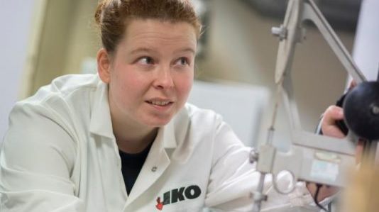 ikoplc's tweet photo. Find out how women are raising the roof in construction at IKO! #IKO.ICAN >> https://t.co/AVqlo4Z4mM https://t.co/dcEE5c2o76