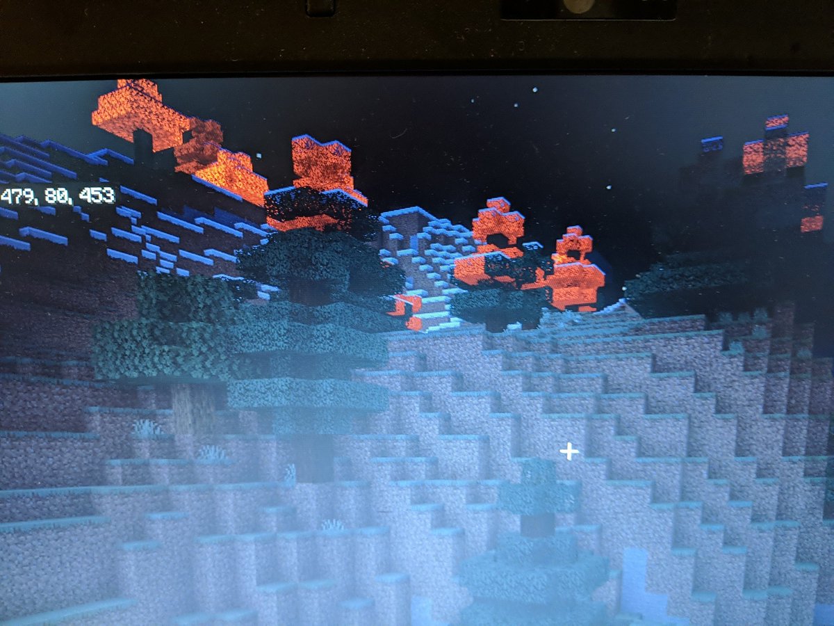 Bea28085984's tweet image. @MCW10News I mean, I don't think this is right... #minecraft #weirdtrees #minecraftwindows10