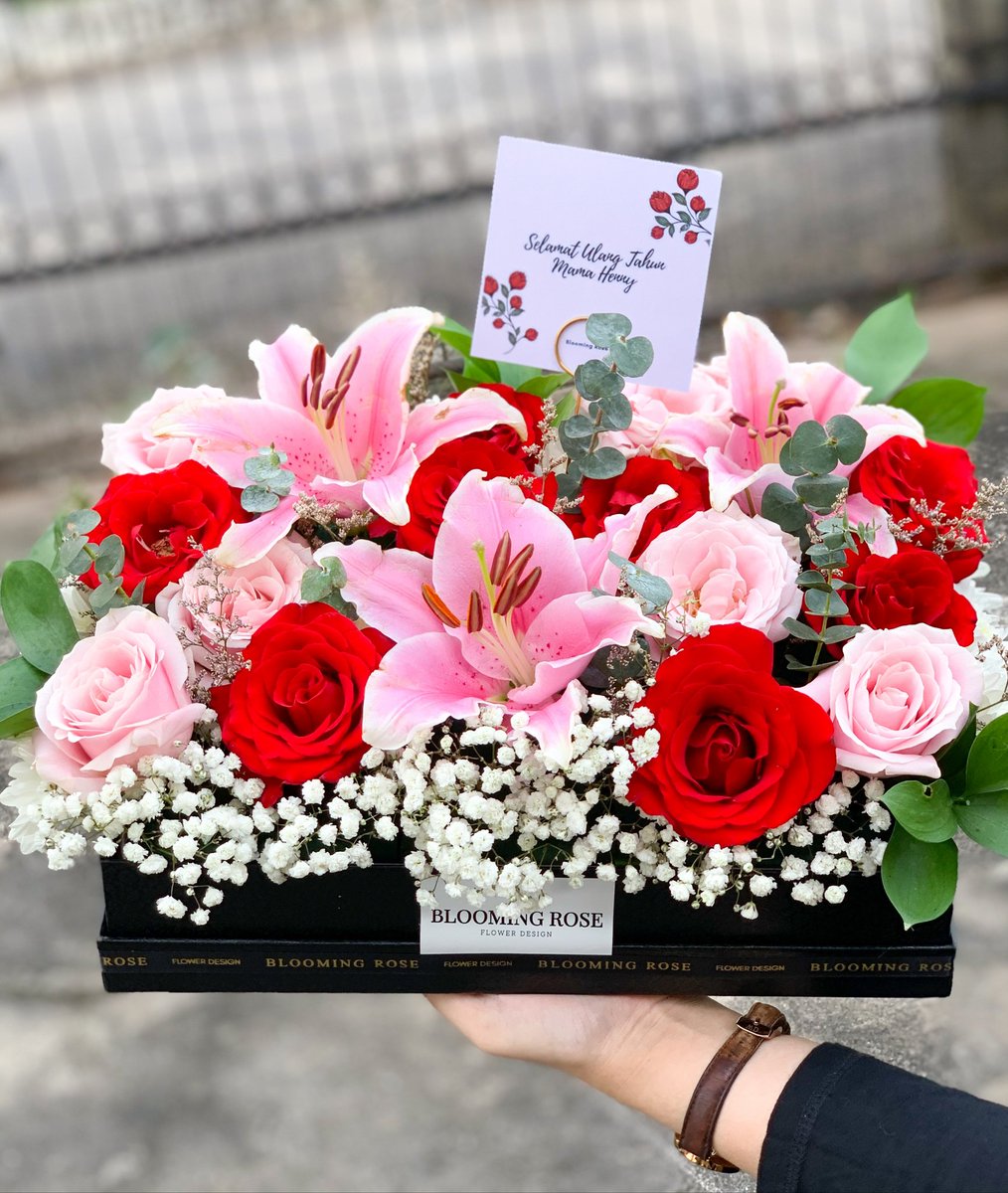 Flowers box 🌹🌸
IG : bloomingrose.id