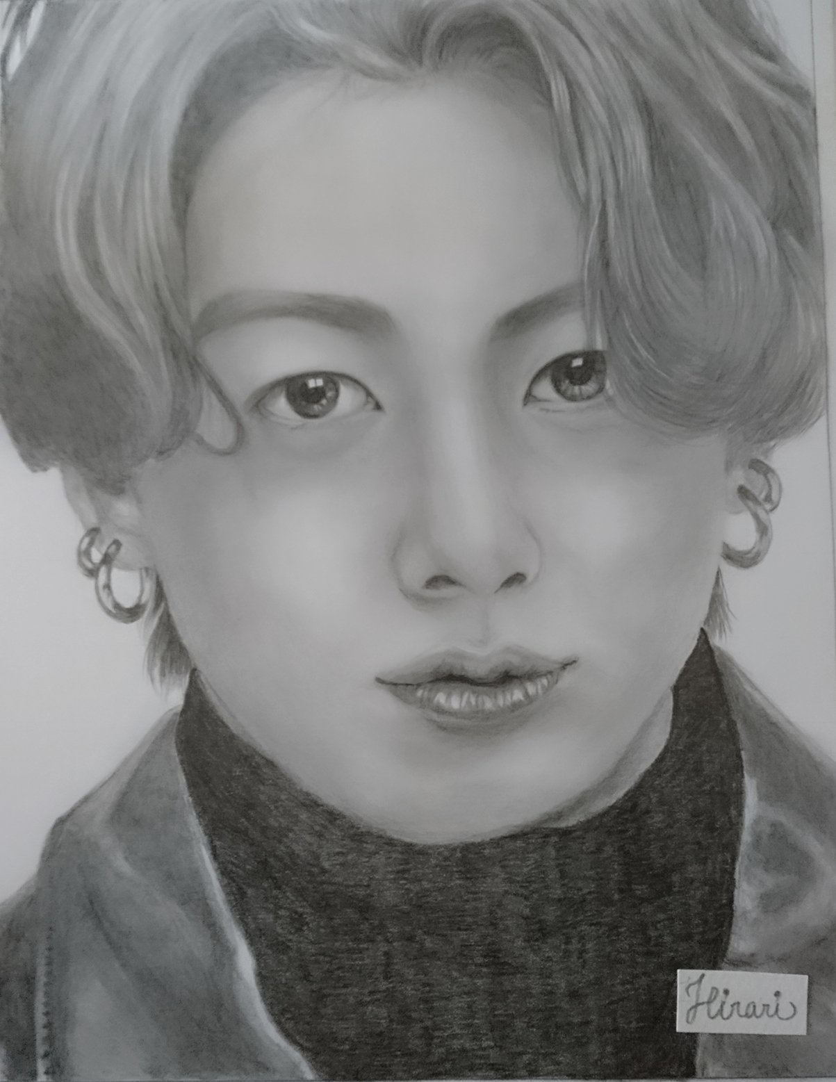 ひらり Btsのジョングク描きました グリザイユ画法で暗い部分や明るい部分を凄く意識したせいか鉛筆画を描く時に明暗がいつもより強めに感じとれました Bts Jungkook𓃹 似顔絵 アナログ絵 鉛筆画 T Co S7ykdm5ieh Twitter