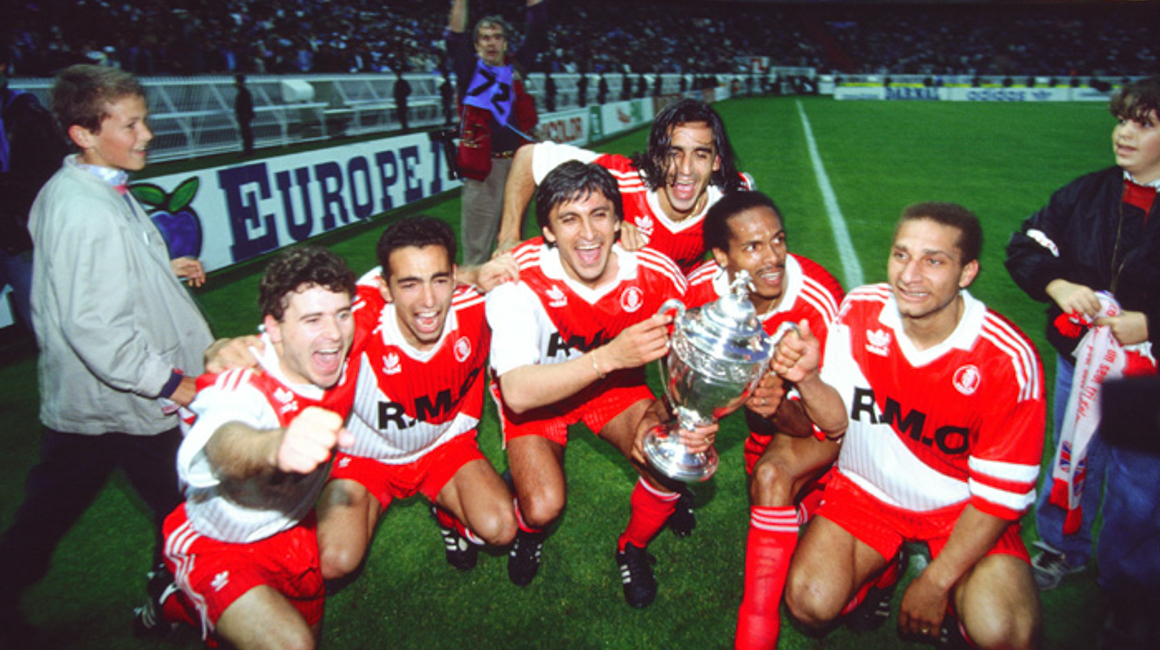 Les rouges et blancs remportent également une nouvelle Coupe de France en 1991, devenant ainsi l’un des plus beaux palmarès du foot français.Pour autant, de nombreux départs, à l’image de celui de Georges Weah au Paris-Saint-Germain semble marquer la fin d’un cycle pour l’ASM.