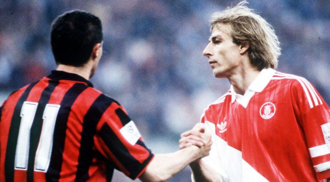 La saison 1993/1994 sera alors contrastée pour les asémistes, qui terminent neuvième du championnat, mais se hissent jusqu’en demi-finale de la Ligue des champions, cédant contre le Milan AC.