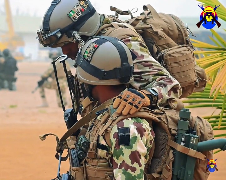 AgboolaAdeola16's tweet photo. Arise o come ye Patriots, support our #Armforce.#AFRD2021 #ArmyDay #OurSafety #ThankASoldier https://t.co/09EJRu1HhP