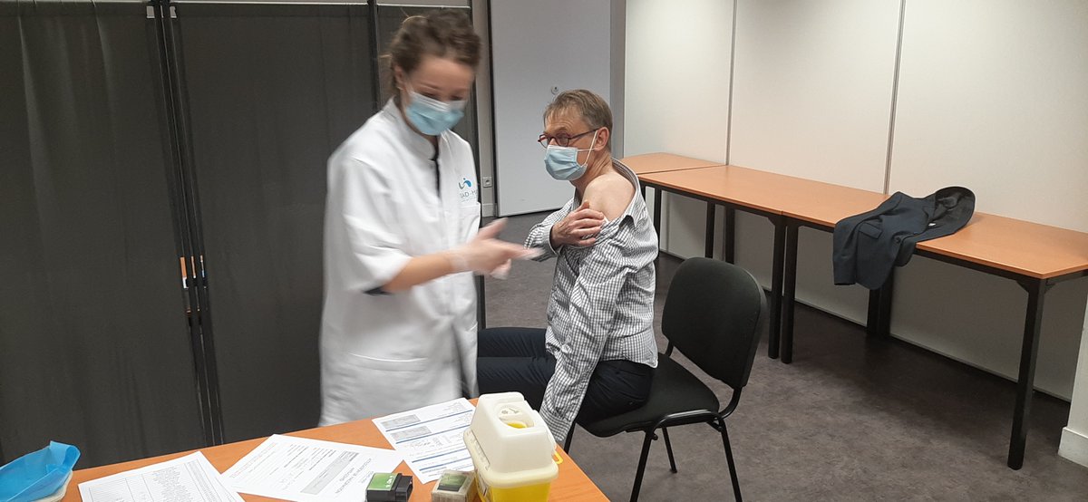 Pascal OREAL, Directeur de l'ASSAD-HAD, s'engage dans la campagne de vaccination pour ses équipes et montre l'exemple !
Protégons-nous, et protégeons les autres !
#VaccinationCovid