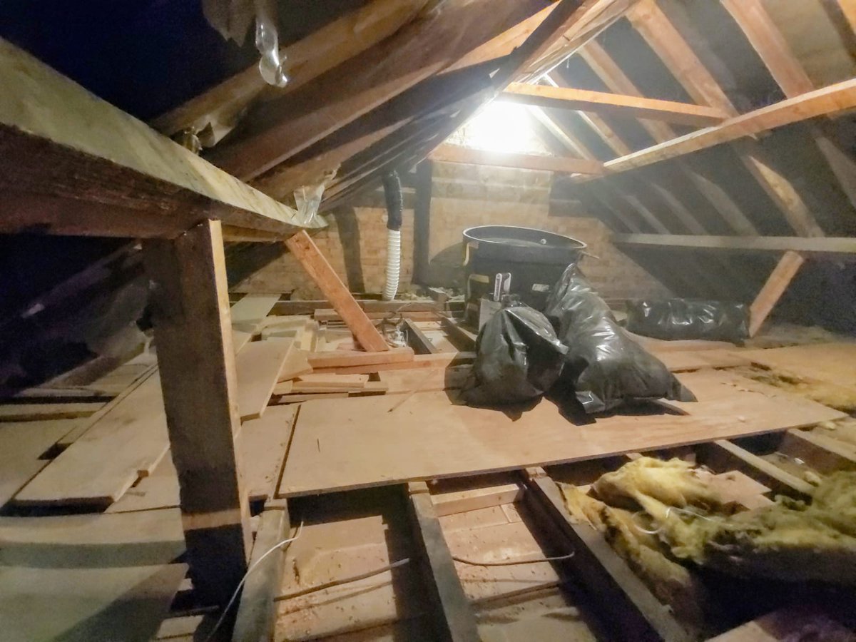 loftladderpros's tweet image. Wow just look at the transformation, some great before and after pictures of a job we have completed this week.
Another loft transformed. 
Call us to arrange your free no obligation home survey on 0808 301 9548.
homecountiesloftladders.co.uk
#lofttransformation #loftspace